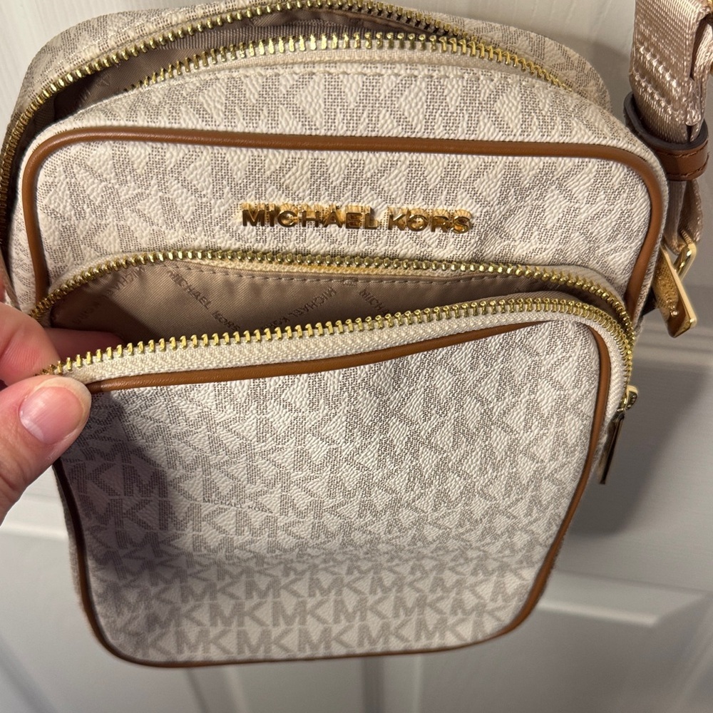 NWT Michael Kors Jet Set Travel Vanilla Crossbody Bag - Picture 6 of 9